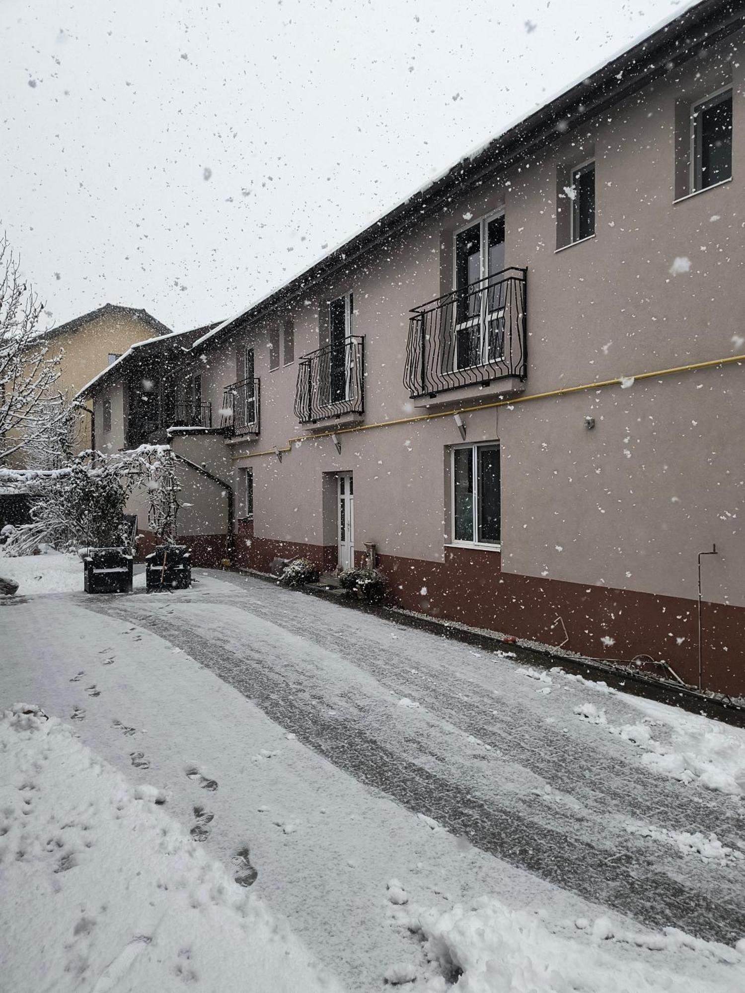Casa Mais Braşov Esterno foto